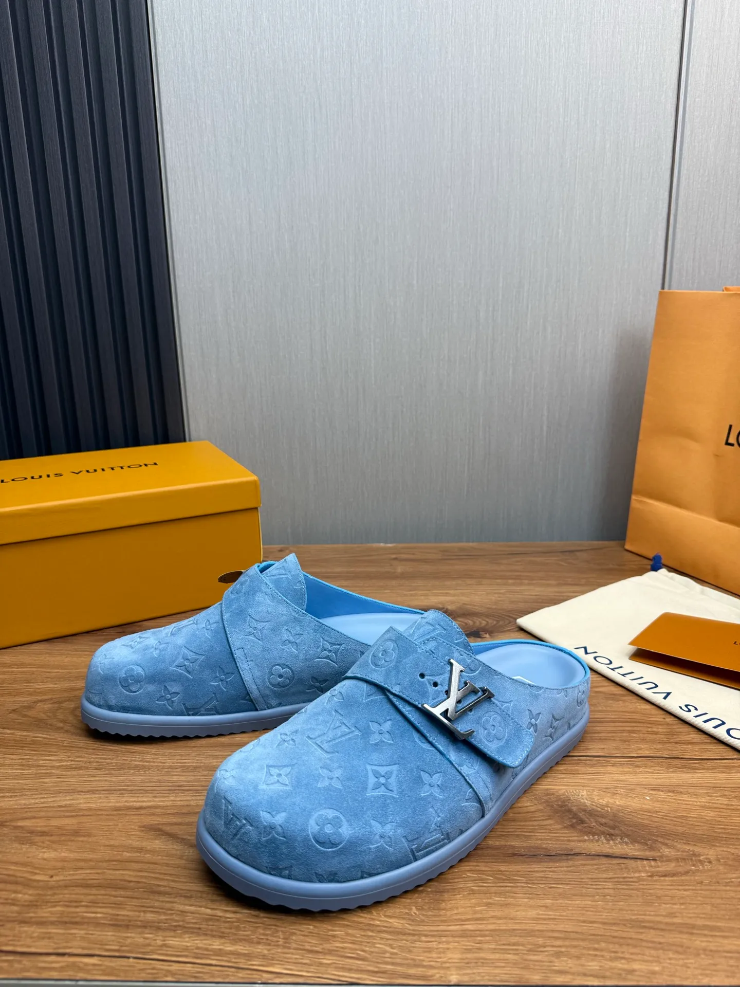 Men's shoes 💰520💰 Lv. hot selling men's slippers 🔥 🩴Official website one to one production 38-45 sizes 45 46 🉑️Customized!